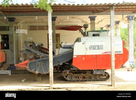 Rice Harvester (Combine), Mekong Delta, Vietnam Stock Photo - Alamy