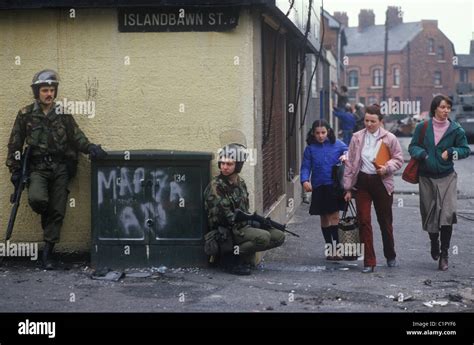 Belfast The Troubles 1980s. Islandbawn Street, Falls Road Belfast ...