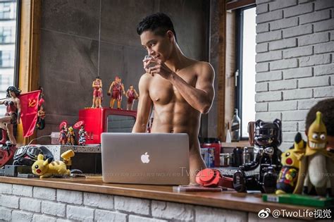 Nổ mắt vì trai đẹp nude trong siêu thị Thế giới đàn ông đẹp trai online
