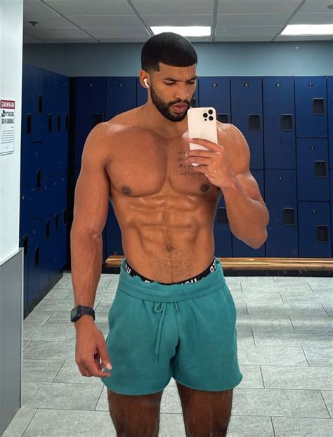 Pin by Satao tns on สไตลเสอผา in 2024 Hot black guys Handsome asian men Fine black men