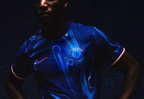 Moisés Caicedo y el Chelsea presentaron su nueva camiseta Manavisión