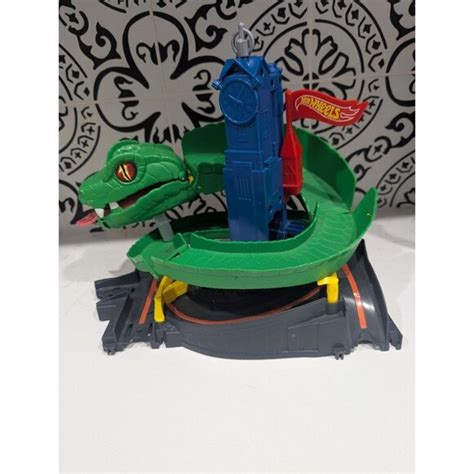 Hot Wheels Toys Hot Wheels City Cobra Crush Vehicle Track Playset 27 Mattel Fnb20 164 Scale