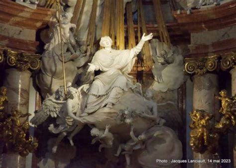 Le superbe intérieur baroque de la Karlskirche léglise Saint Charles