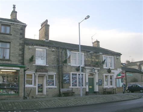 The White Swan The Green Idle © Betty Longbottom Geograph Britain