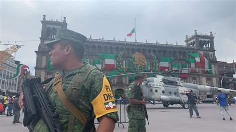 Aterriza En El Z Calo Helic Ptero Militar Youtube