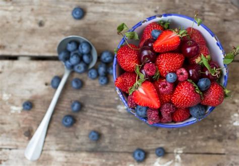 Frutillas arándanos y más Descubre los beneficios de los berries FMDOS