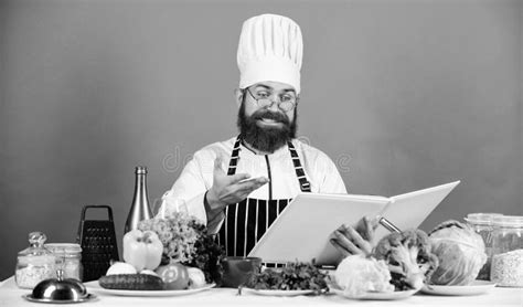 Concepto De Artes Culinarias Cocina Amateur Leer Recetas De Libro