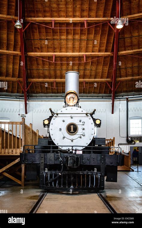 B&o railroad museum roundhouse hi-res stock photography and images - Alamy