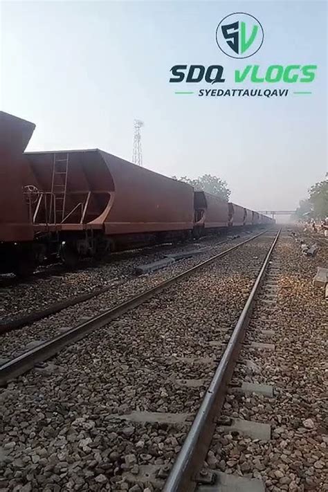 Maal Gaadi Train In Pakistan Pakistan Railway Train Sdq Vlogs Youtube