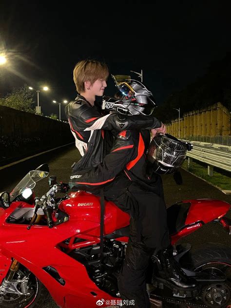 Pin By Le Pard On Random Cute Gay Couples Cute Gay Cute Couple Pictures