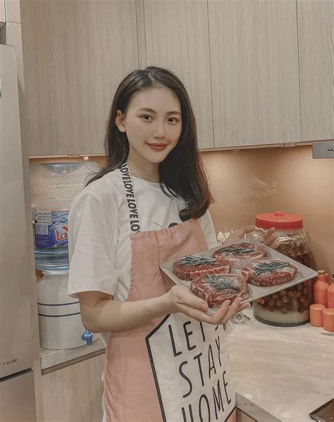 Hot lại ảnh quá khứ của Hoa hậu Bùi Quỳnh Hoa so với hiện tại nhan sắc khác biệt cỡ nào
