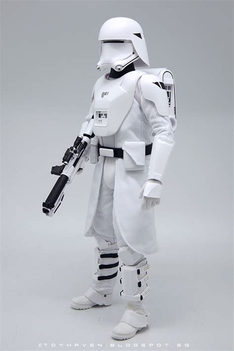 Toyhaven Comparison Pictures Of Hot Toys 1 6 First Order Snowtrooper With Sideshow 12 Inch