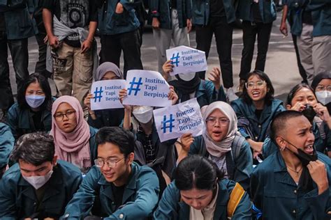 Foto Mahasiswa Itb Gelar Demo Protes Pembayaran Ukt Menggunakan Skema