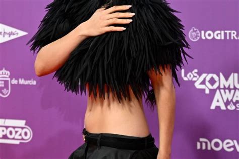 Las uñas Lux era de Rosalía siguen siendo muy largas pero ahora son redondeadas y del nude