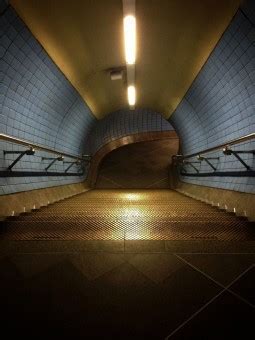 Kostenlose Foto Licht Nacht Tunnel U Bahn Unter Tage Halle