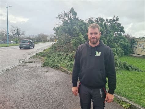 Photos vidéo Pirou Toiture arrachée arbres tombés La commune