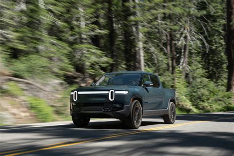 View Photos of the 2026 Rivian R1T Quad-Motor