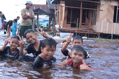 Sungai Kahayan Meluap Kawasan Mendawai Terendam