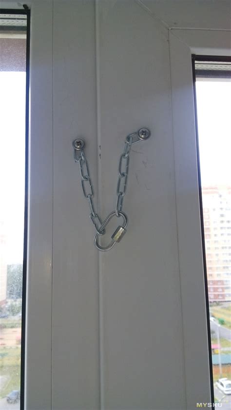 Ограничитель открытия окна.
