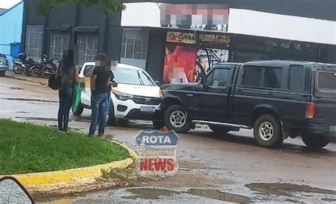 Camionete E Carro De Autoescola Colidem Em Cruzamento Da Avenida