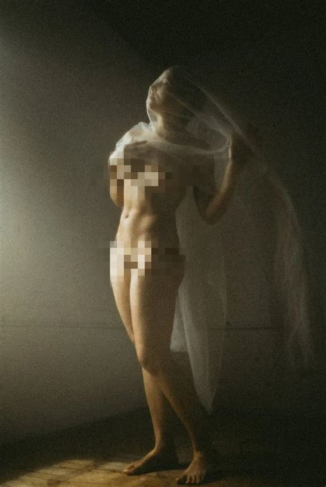 19 Intimate Nude Wedding Photos To Treasure Them Forever