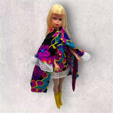 VINTAGE BARBIE PETRA Wendy Clone Doll Hong Kong Blonde Hair Mod Hand Made Outfit 29 97