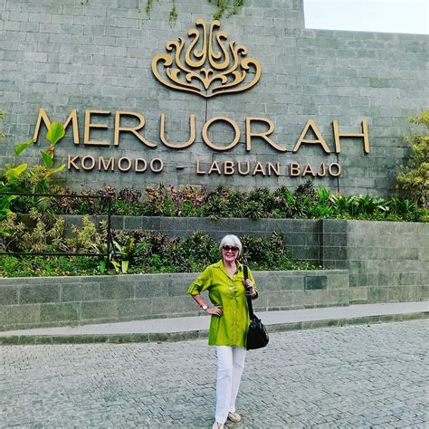 Meruorah Komodo Labuan Bajo The Mesmerizing View Of Blue Flores Sea