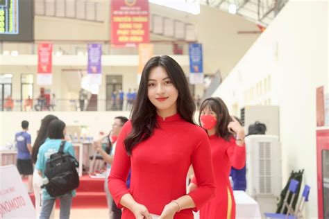 Nữ sinh ngành Golf xinh như hot girl mơ ước thành huấn luyện viên Báo Dân trí