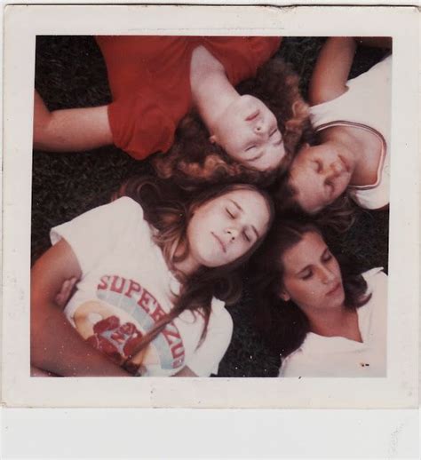 Cool Polaroid Prints Of Teen Girls In The 1970s Polaroid Pictures Retro Photo Photo