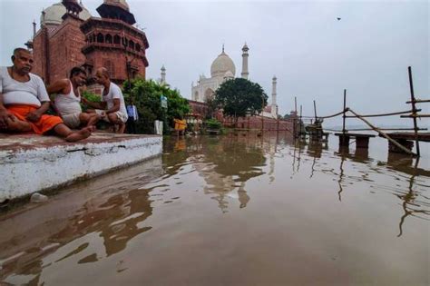 Many Districts Of Uttar Pradesh Inundated Cm Yogi Adityanath Conducts