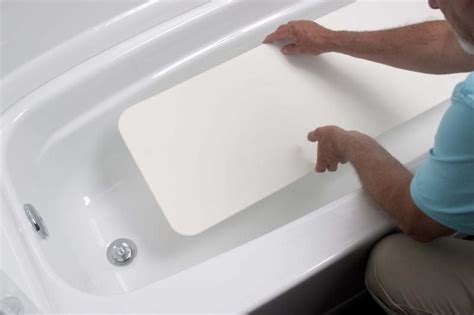 The Pros and Cons of Bathtub Refinishing vs Bathtub Liners