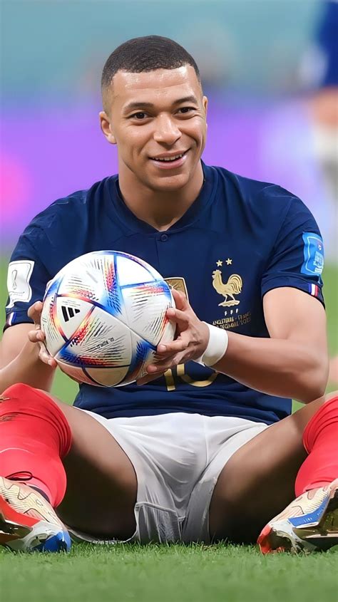 Pin by Lar s collections on kylian mbappe Kylian mbappé Soccer guys