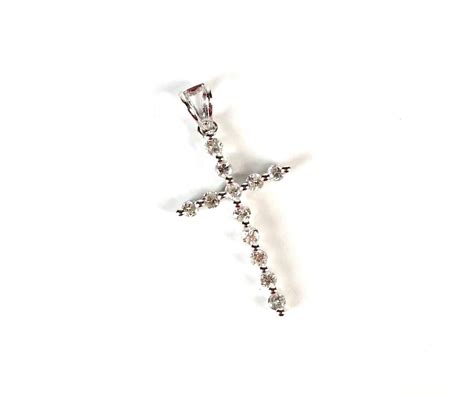 Pendentif Croix En Or Blanc K Oo Serti De Diamants Ronds