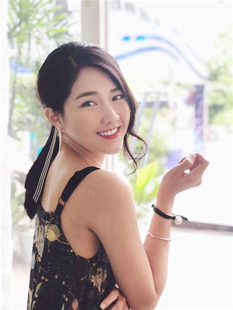 Không đu bám đại gia 4 hot girl vẫn tậu xe hơi tiền tỷ Báo Dân trí