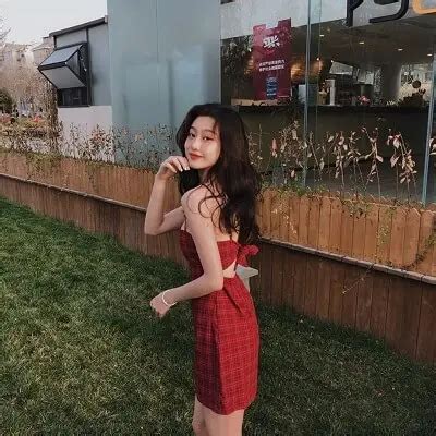 Kiểu mix đồ nữ đi biển đẹp quyến rũ thành Hot Trend năm nay Festival Fashion