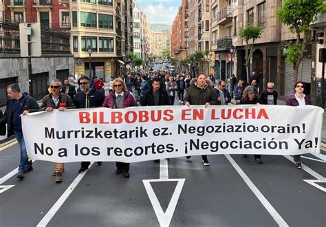 La Plantilla De Bilbobus Reanuda La Huelga Indefinida Tras Una Apretada