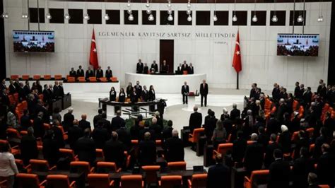 AKPde iki aşamalı anayasa değişikliği planı Önce başörtüsü teklifi