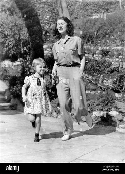 From left: Beverly Wills with her mother, Joan Davis, 1938 Stock Photo ...