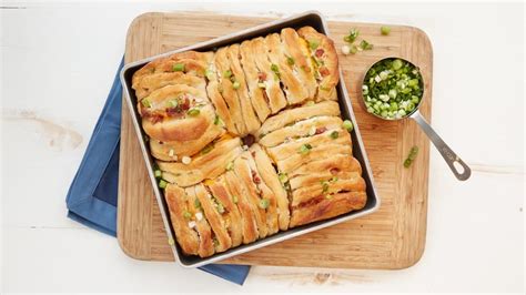 This Cheesy Bacon Pull Apart Bread Is Everything