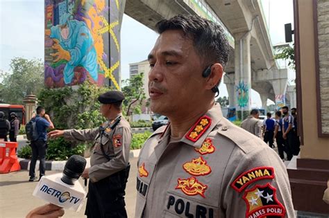 Kepulan Asap Di Gedung Baintelkam Mabes Polri Dua Teknisi Diperiksa