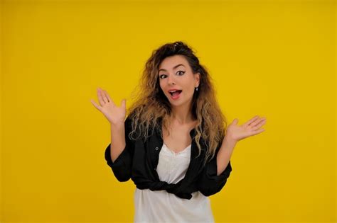 Premium Photo Closeup Portrait Of A Beautiful Girl On A Yellow