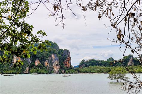 Railay Beach (Krabi): How to Visit + What to Expect