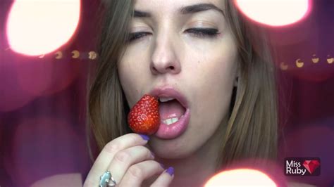 Sweet Bunny Strawberry Asmr Mouth Eating Sounds Porno Videos Hub