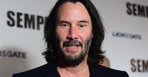 Keanu Reeves Frequenta Celebração De Casamento Após Convite Feito Em