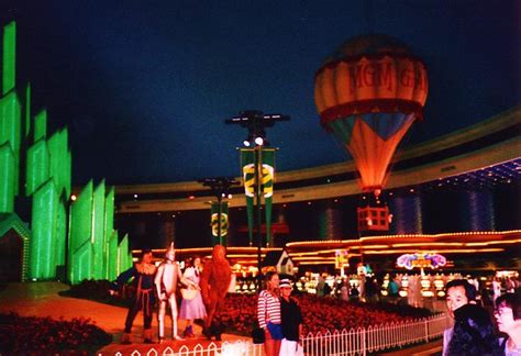 Mgm Grand Front Entrance The Wizard Leaves Oz Flickr Photo Sharing