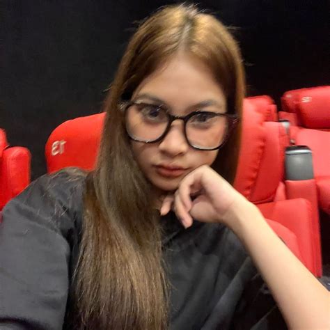 In Pretty Brunette Tiktok Style Pretty People