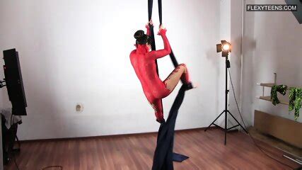 Flexible Nude Babe Agnes Feher Domino Krob