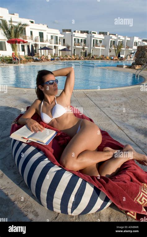 Reading Women In Bikini