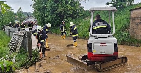 Unwettereinsatz In N Starkregen Garagen Keller Und Stra En