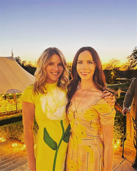 Todays Jenna Bush Hager And Twin Barbara Stun In Yellow Dresses For